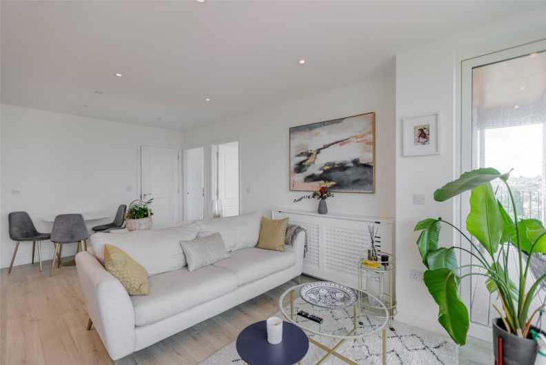 2 bedrooms apartments/flats for sale in Lismore Boulevard, Colindale Gardens, Colindale - NW9 view 8