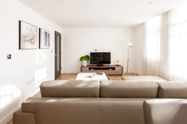New Broadway, Ealing W5 image 9