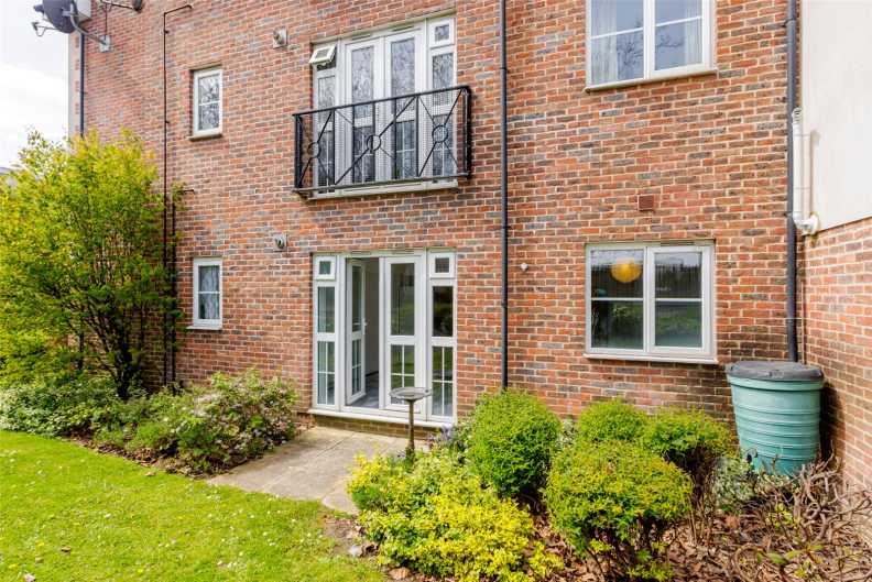 1 bedroom apartments/flats to sale in Runway Close, Colindale-image 5
