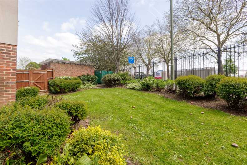 1 bedroom apartments/flats to sale in Runway Close, Colindale-image 9