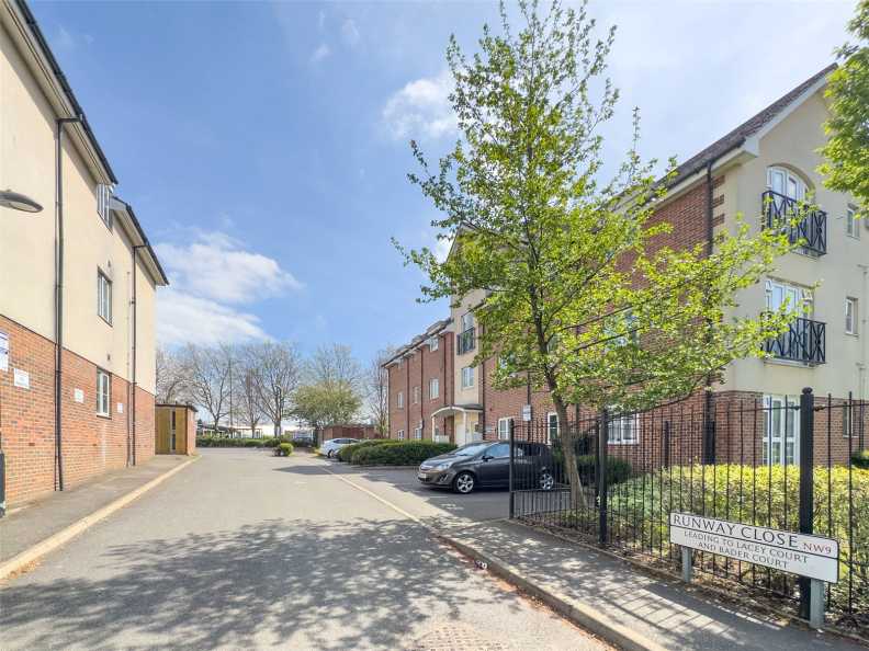 1 bedroom apartments/flats to sale in Runway Close, Colindale-image 11