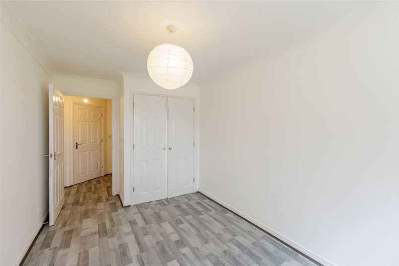 1 bedroom apartments/flats to sale in Runway Close, Colindale-image 8
