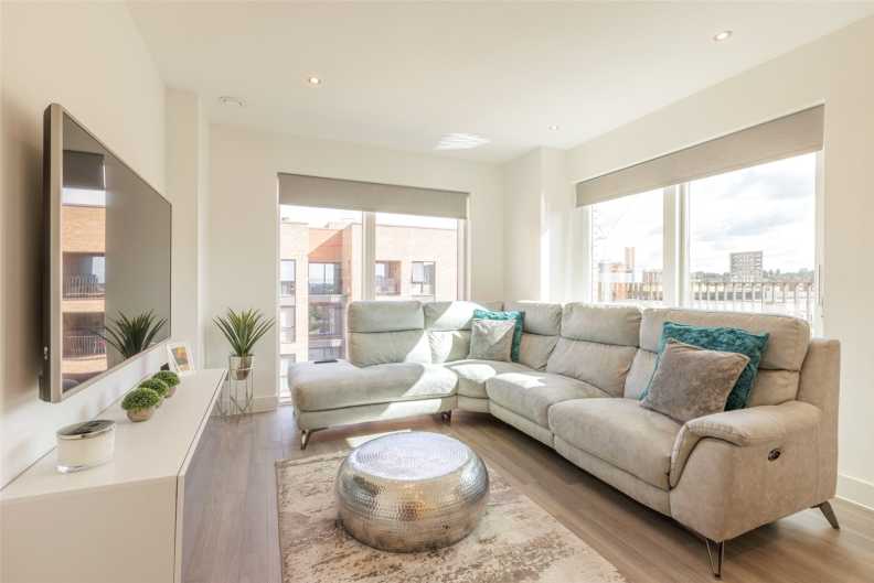 2 bedrooms apartments/flats for sale in Lismore Boulevard, Colindale Gardens - NW9 view 9