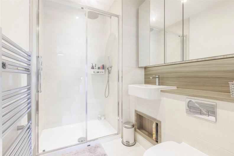 2 bedrooms apartments/flats to sale in Lismore Boulevard, Colindale Gardens-image 5