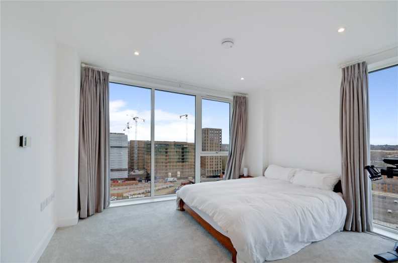 1 bedroom apartments/flats for sale in Lismore Boulevard, Colindale Gardens, Colindale - NW9 view 4