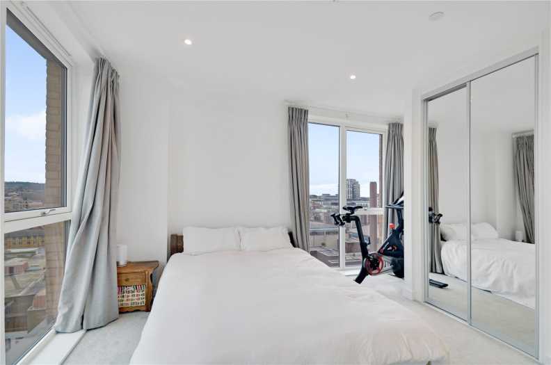 1 bedroom apartments/flats for sale in Lismore Boulevard, Colindale Gardens, Colindale - NW9 view 5
