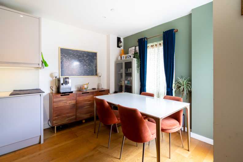 3 bedrooms apartments/flats for sale in Felar Walk, Colindale Gardens - NW9 view 6