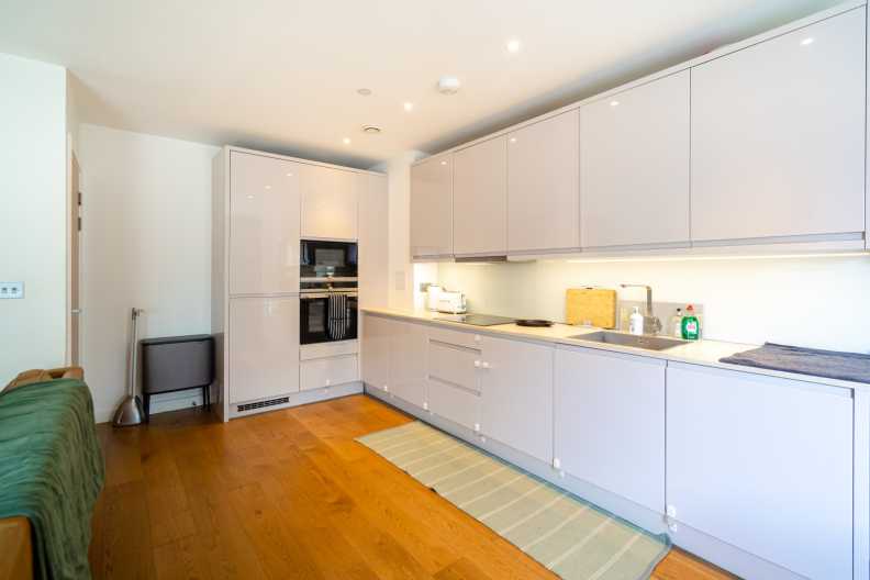 3 bedrooms apartments/flats for sale in Felar Walk, Colindale Gardens - NW9 view 4