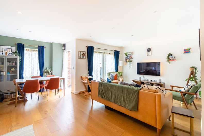 3 bedrooms apartments/flats for sale in Felar Walk, Colindale Gardens - NW9 view 11