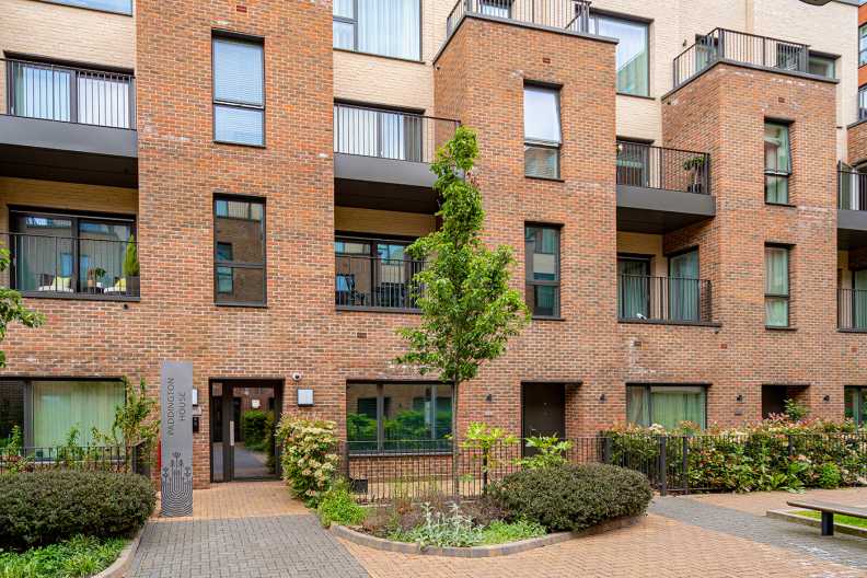 3 bedrooms apartments/flats for sale in Felar Walk, Colindale Gardens - NW9 view 9