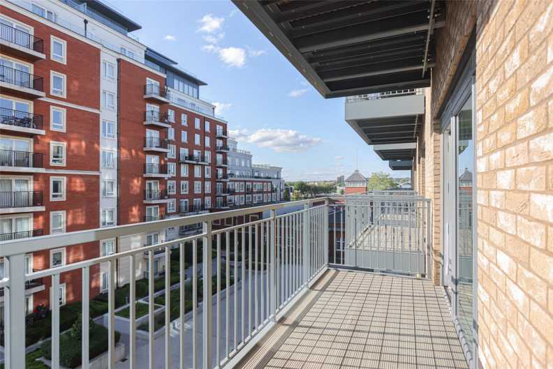 2 bedrooms apartments/flats to sale in Beaufort Square, Beaufort Park, Colindale-image 7