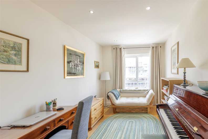2 bedrooms apartments/flats for sale in East Drive, Beaufort Park, Colindale - NW9 view 4