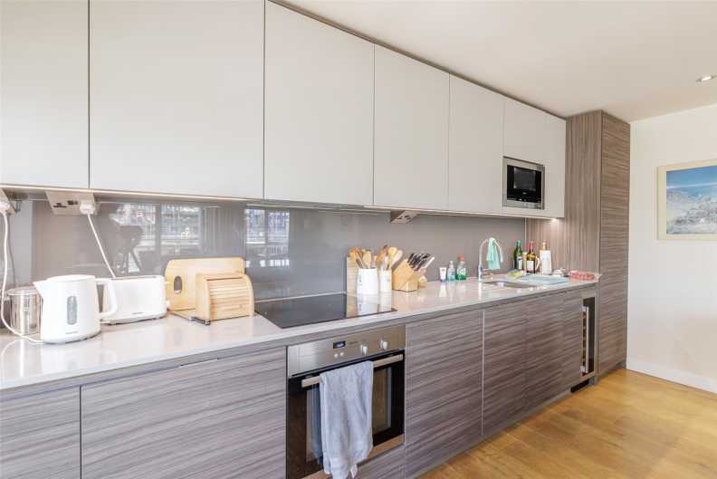2 bedrooms apartments/flats for sale in East Drive, Beaufort Park, Colindale - NW9 view 9