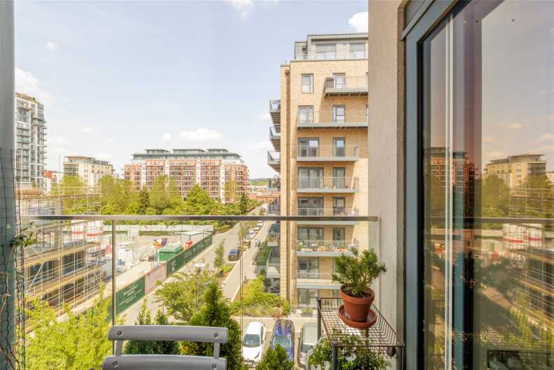 2 bedrooms apartments/flats to sale in East Drive, Beaufort Park, Colindale-image 13