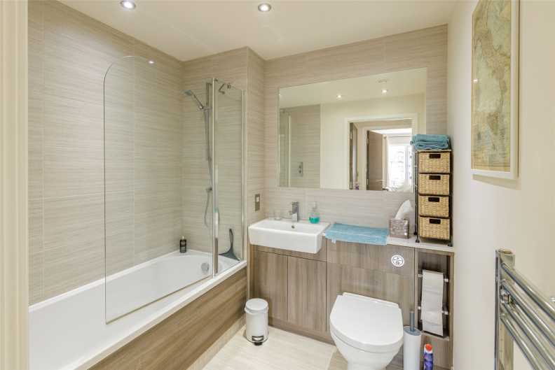 2 bedrooms apartments/flats to sale in East Drive, Beaufort Park, Colindale-image 5