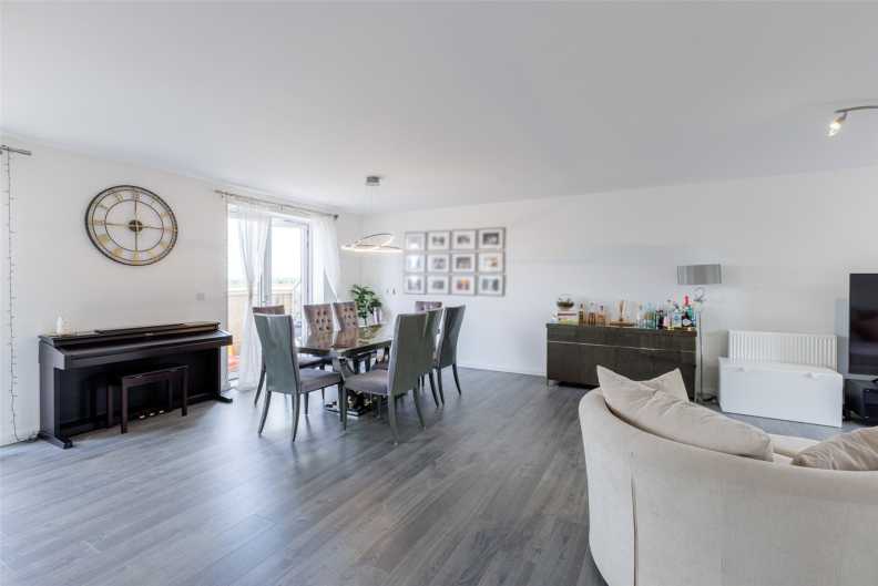 3 bedrooms apartments/flats for sale in Coxwell Boulevard, Mill Hill - NW9 view 8