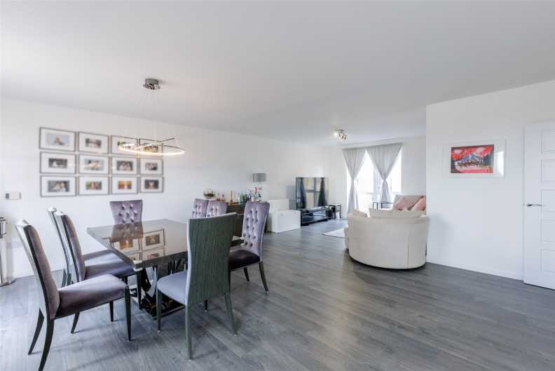 3 bedrooms apartments/flats to sale in Coxwell Boulevard, Mill Hill-image 1