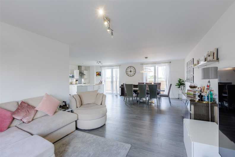 3 bedrooms apartments/flats to sale in Coxwell Boulevard, Mill Hill-image 9