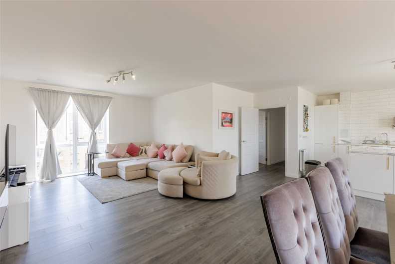 3 bedrooms apartments/flats for sale in Coxwell Boulevard, Mill Hill - NW9 view 10
