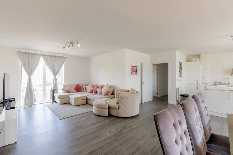 3 bedrooms apartments/flats to sale in Coxwell Boulevard, Mill Hill-image 9