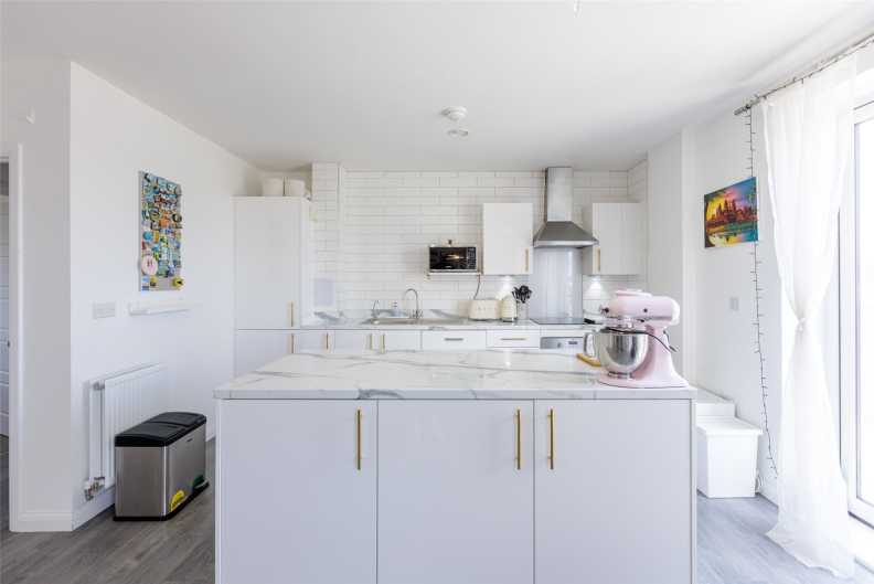 3 bedrooms apartments/flats for sale in Coxwell Boulevard, Mill Hill - NW9 view 2