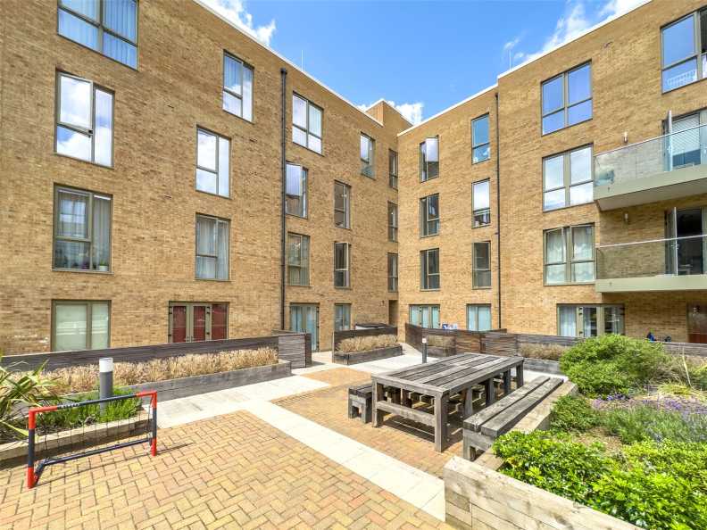 3 bedrooms apartments/flats for sale in Coxwell Boulevard, Mill Hill - NW9 view 18