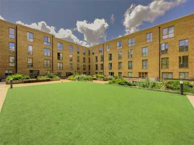 Coxwell Boulevard, Mill Hill - NW9 view 3