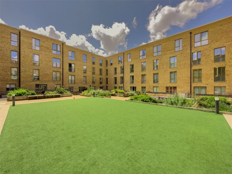 3 bedrooms apartments/flats to sale in Coxwell Boulevard, Mill Hill-image 4