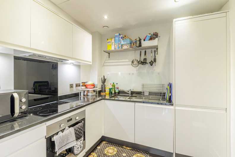 2 bedrooms apartments/flats to sale in Chronicle Avenue, Colindale-image 3