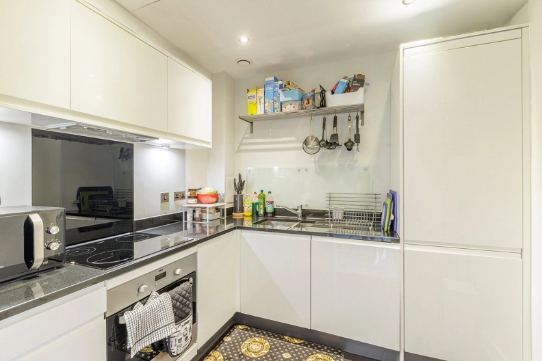 2 bedrooms apartments/flats to sale in Chronicle Avenue, Colindale-image 3