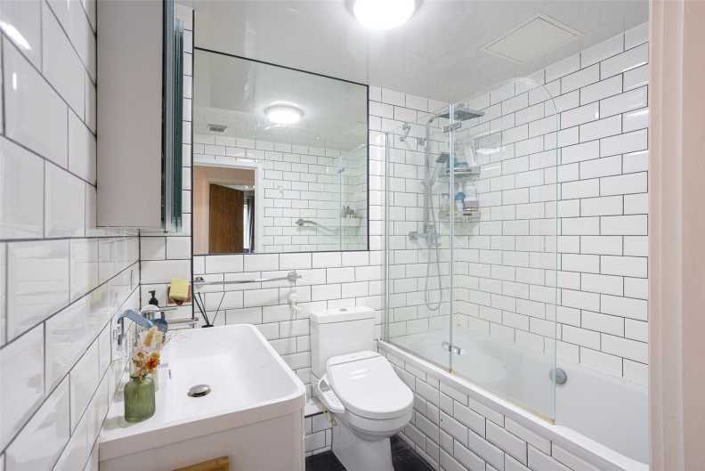 2 bedrooms apartments/flats to sale in Heritage Avenue, Beaufort Park, Colindale-image 5