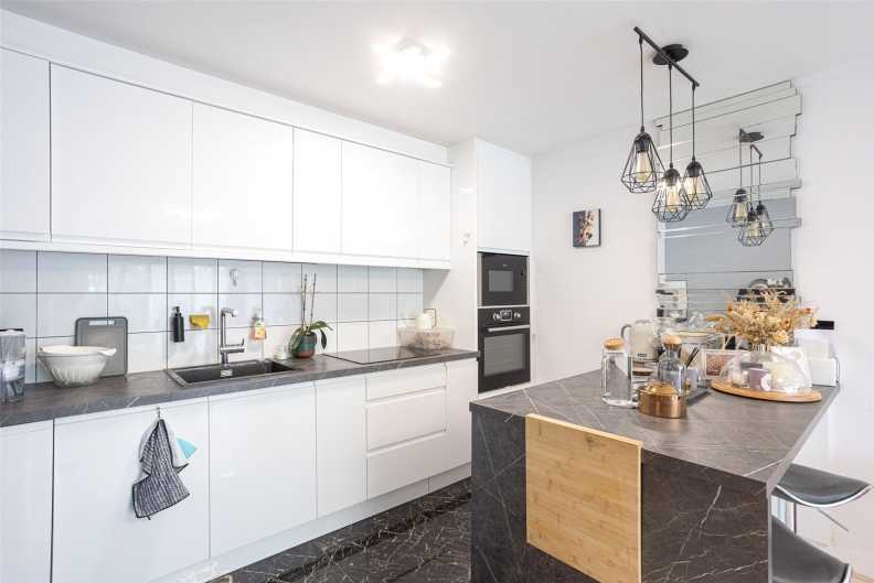 2 bedrooms apartments/flats to sale in Heritage Avenue, Beaufort Park, Colindale-image 7