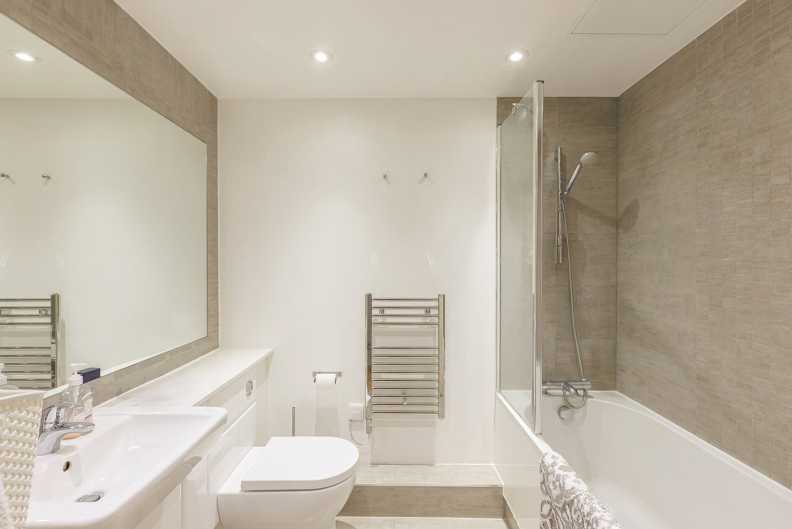 1 bedroom apartments/flats for sale in East Drive, Beaufort Park, Colindale - NW9 view 5