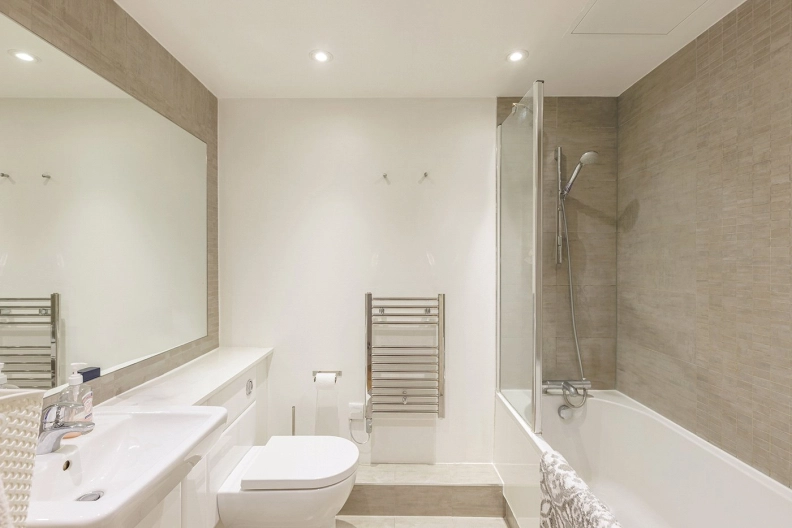 1 bedroom apartments/flats to sale in East Drive, Beaufort Park, Colindale-image 5