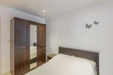 East Drive, Beaufort Park, Colindale - NW9 view 3