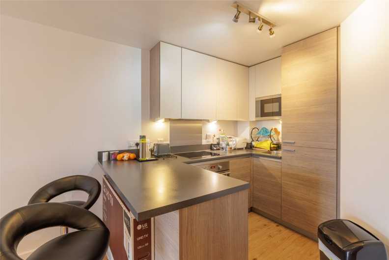 1 bedroom apartments/flats to sale in East Drive, Beaufort Park, Colindale-image 2
