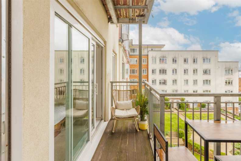 1 bedroom apartments/flats for sale in Boulevard Drive, Beaufort Park, Colindale - NW9 view 8