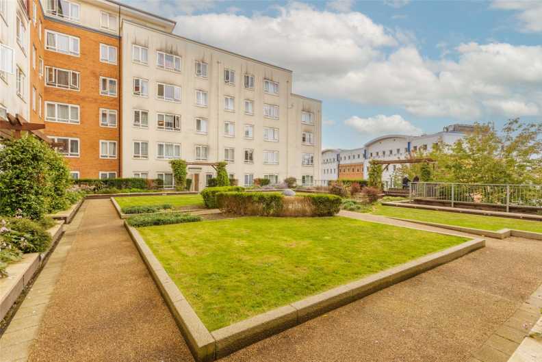 1 bedroom apartments/flats for sale in Boulevard Drive, Beaufort Park, Colindale - NW9 view 11