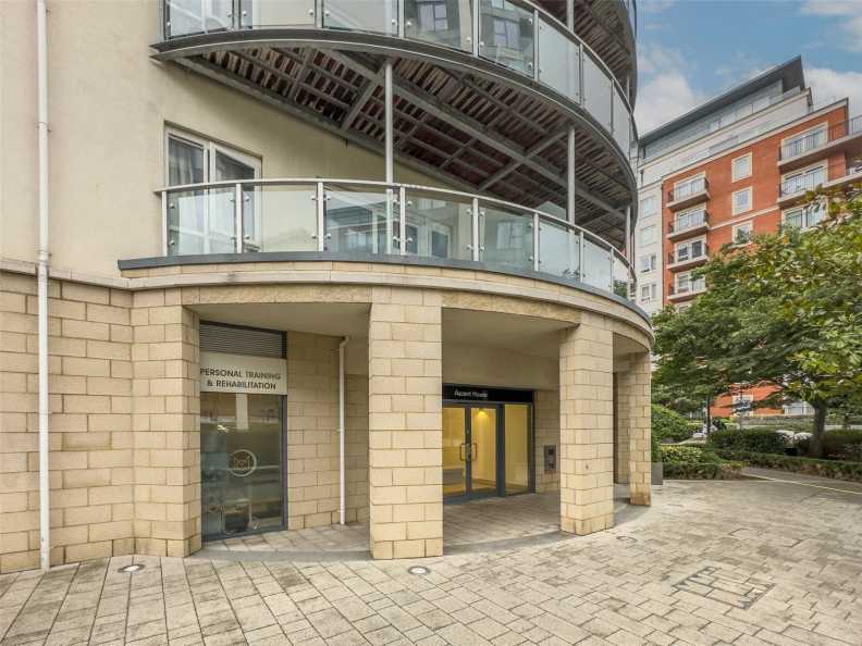 1 bedroom apartments/flats for sale in Boulevard Drive, Beaufort Park, Colindale - NW9 view 13