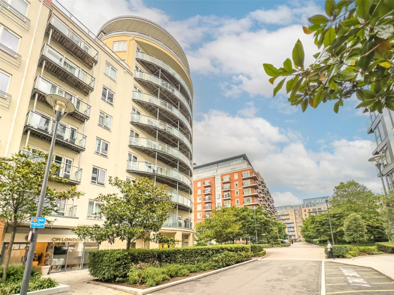 1 bedroom apartments/flats to sale in Boulevard Drive, Beaufort Park, Colindale-image 1