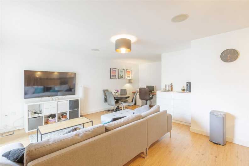 1 bedroom apartments/flats for sale in Boulevard Drive, Beaufort Park, Colindale - NW9 view 3
