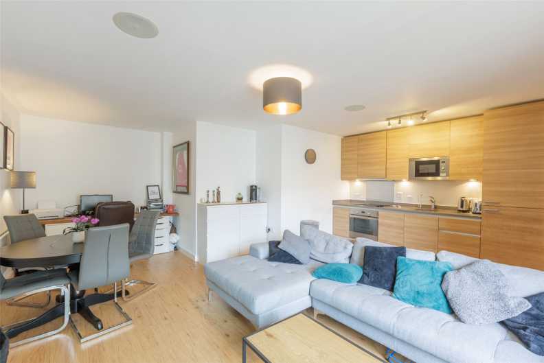 1 bedroom apartments/flats for sale in Boulevard Drive, Beaufort Park, Colindale - NW9 view 7