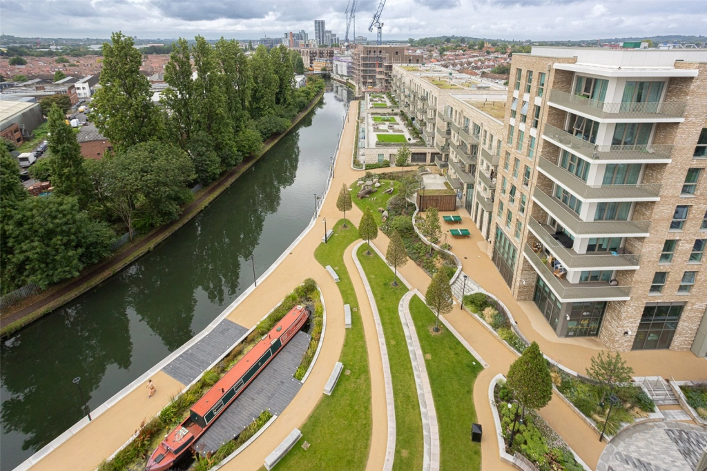 3 bedrooms apartments/flats for sale in Beresford Avenue, Wembley - HA0 view 8