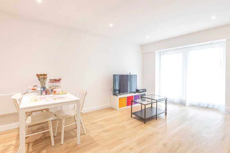 2 bedrooms apartments/flats to sale in Aerodrome Road, Beaufort Park, Colindale-image 9
