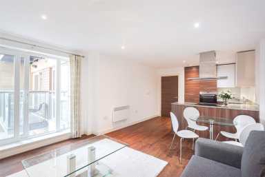 Bromyard Avenue, East Acton - W3 view 3