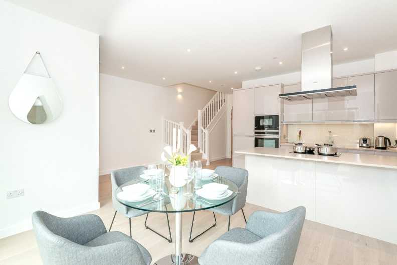 2 bedrooms apartments/flats to sale in Colindale Gardens, Colindale-image 2