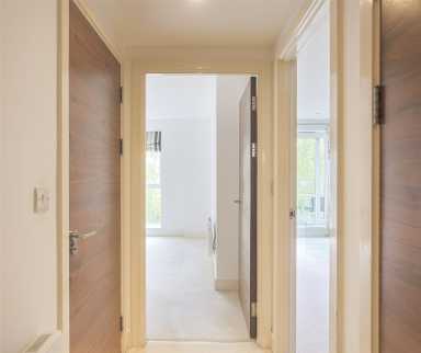 Bromyard Avenue, East Acton - W3 view 11