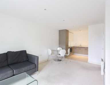 Bromyard Avenue, East Acton - W3 view 10