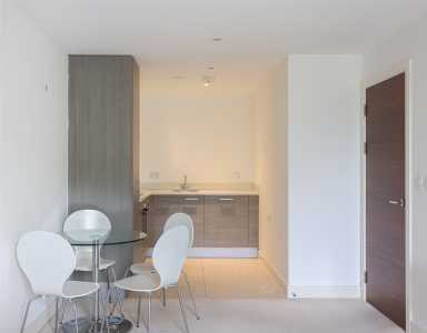 Bromyard Avenue, East Acton - W3 view 9