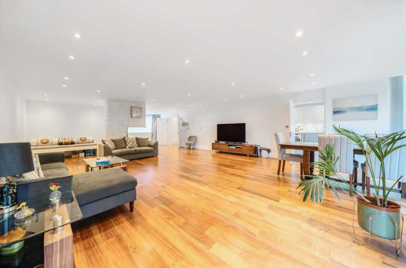 5 bedroom house for Sale in Corringway, Ealing, W5, London